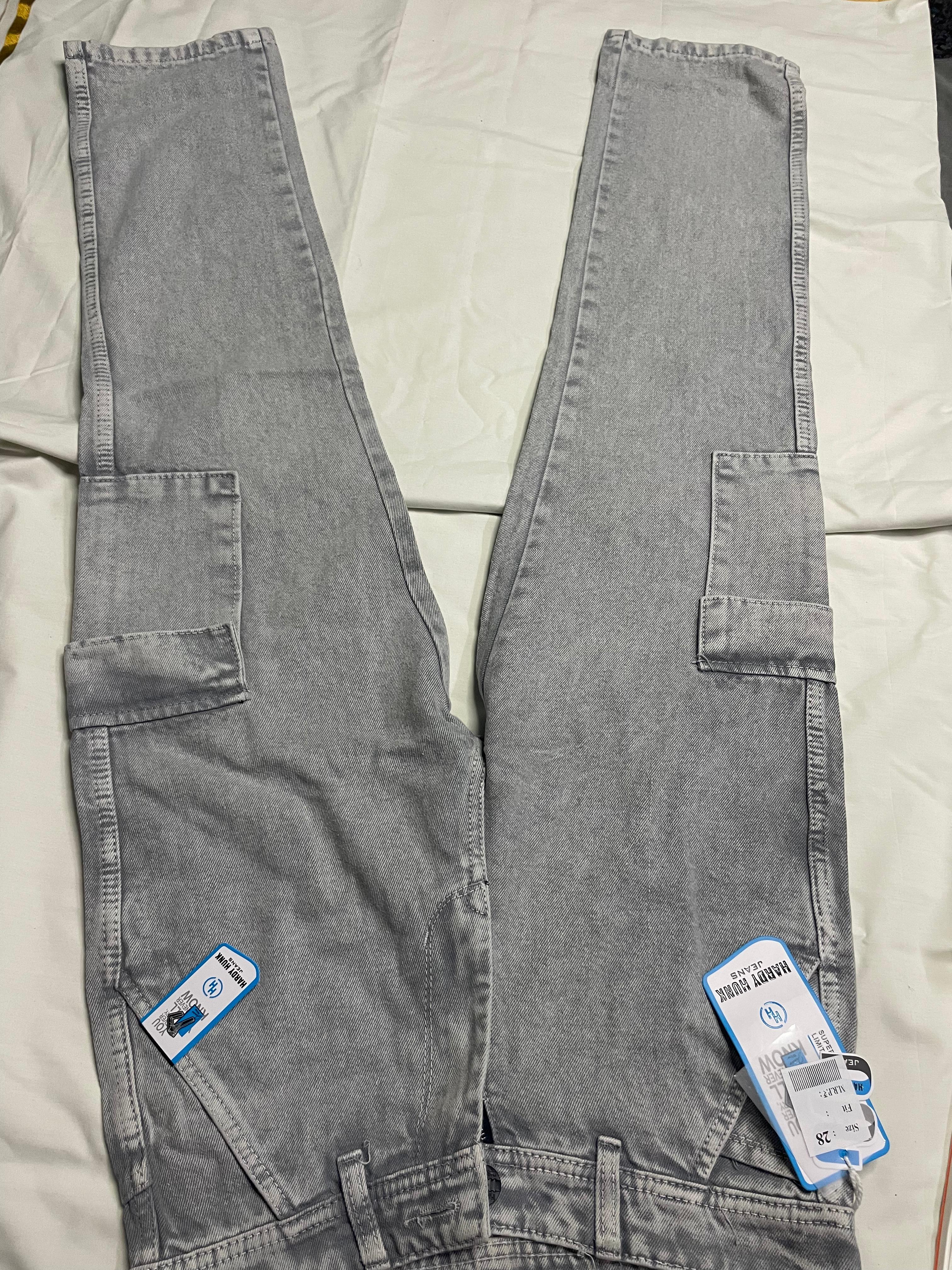 Men’s Light Grey Baggy Cargo Jeans.