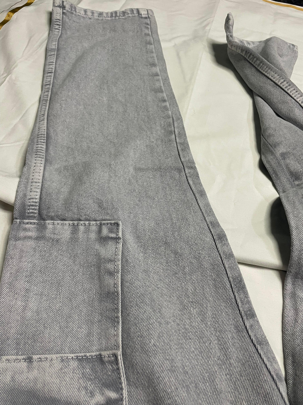 Men’s Light Grey Baggy Cargo Jeans.